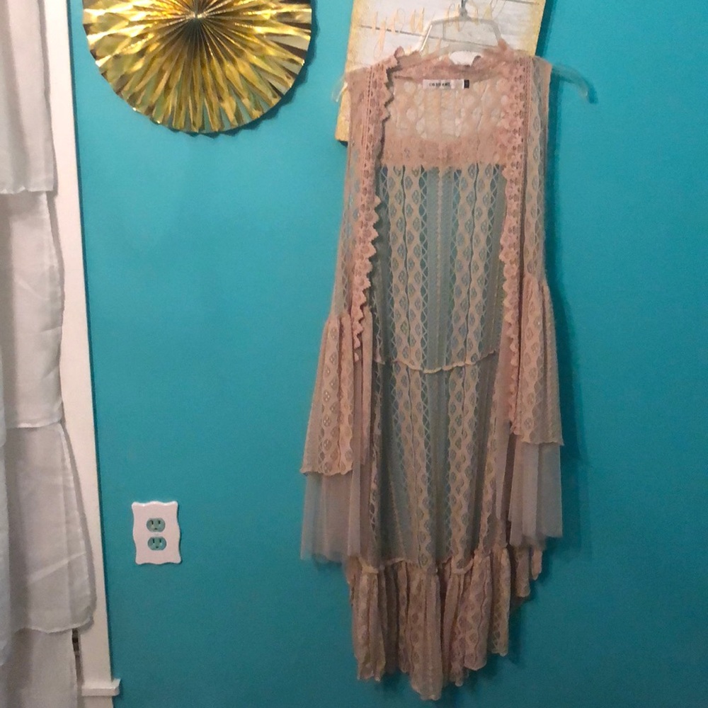 Tan lace shurg